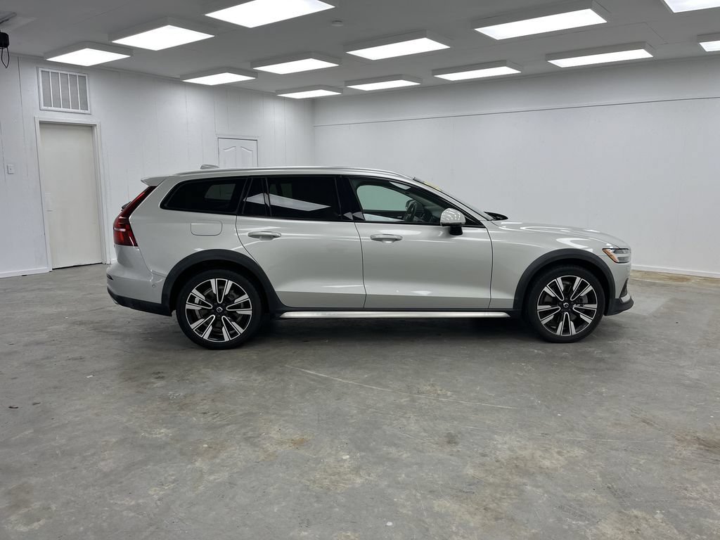 Used 2020 Volvo V60 T5 Cross Country AWD/4WD image 6