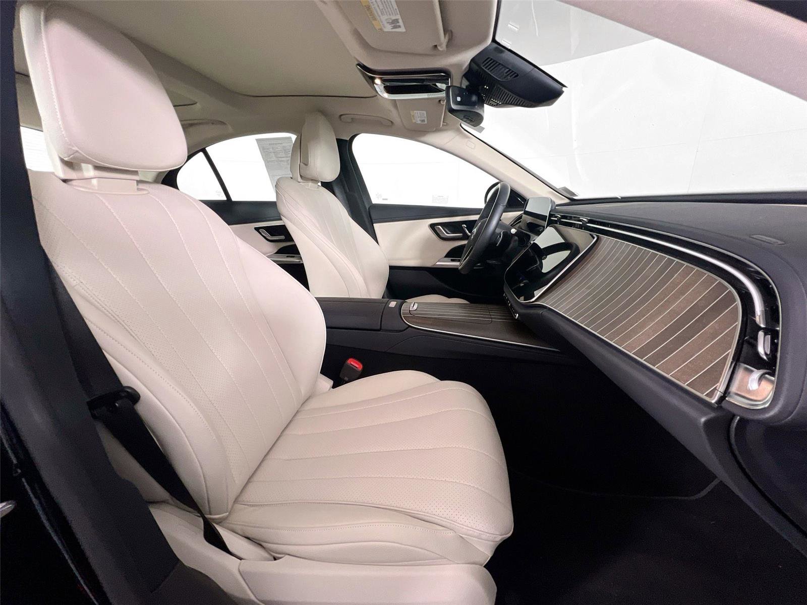 Used 2025 Mercedes-Benz E 350 4MATIC Sedan image 24