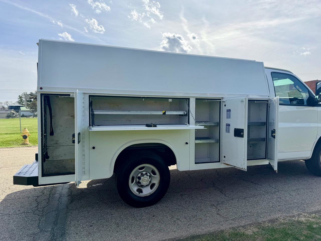 Used 2017 Chevrolet Express 3500 image 32