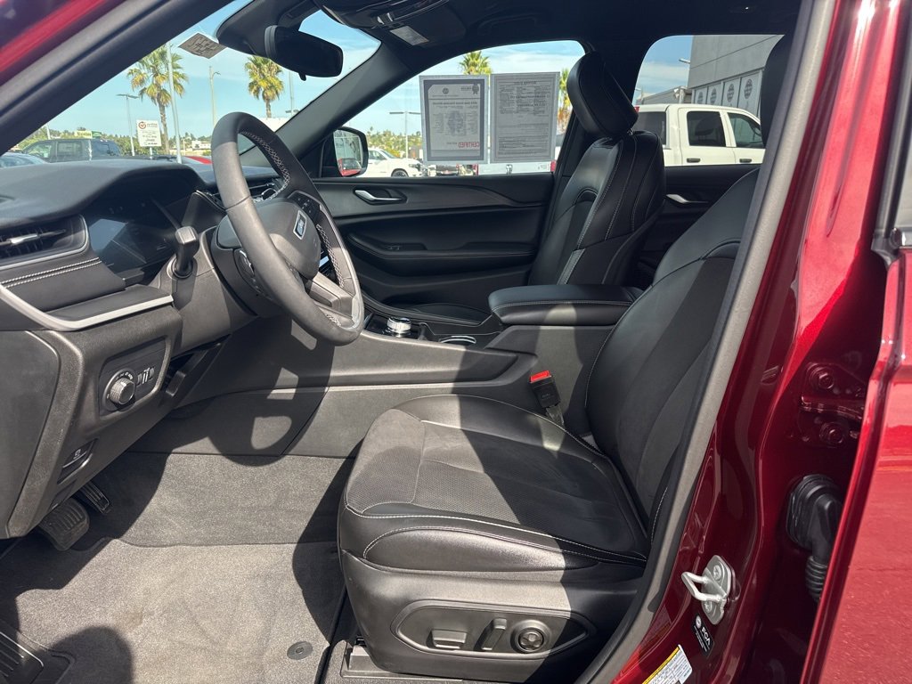 Certified 2024 Jeep Grand Cherokee Altitude image 13