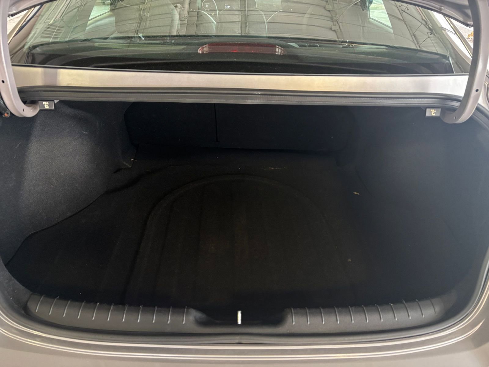 Used 2025 Hyundai Elantra Limited image 32