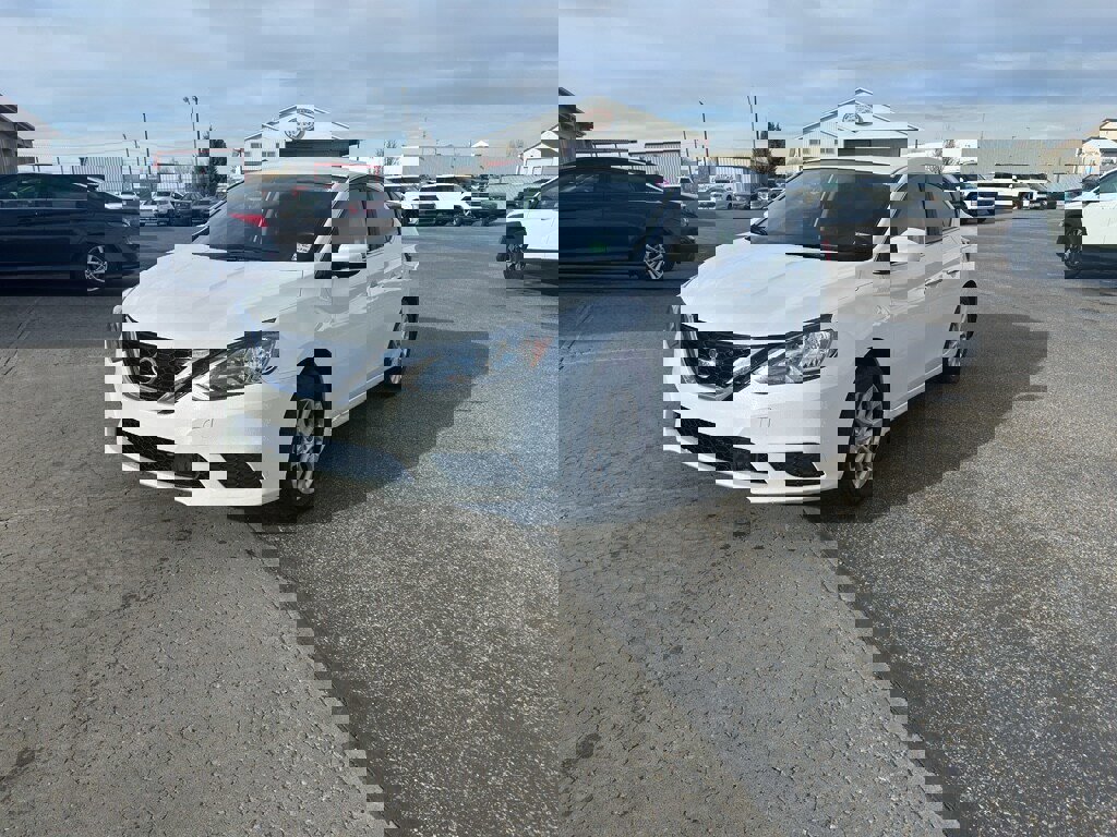 Used 2019 Nissan Sentra SV image 1