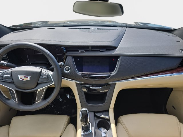 Used 2017 Cadillac XT5 Luxury w/ Driver Awareness Package FWD image 10