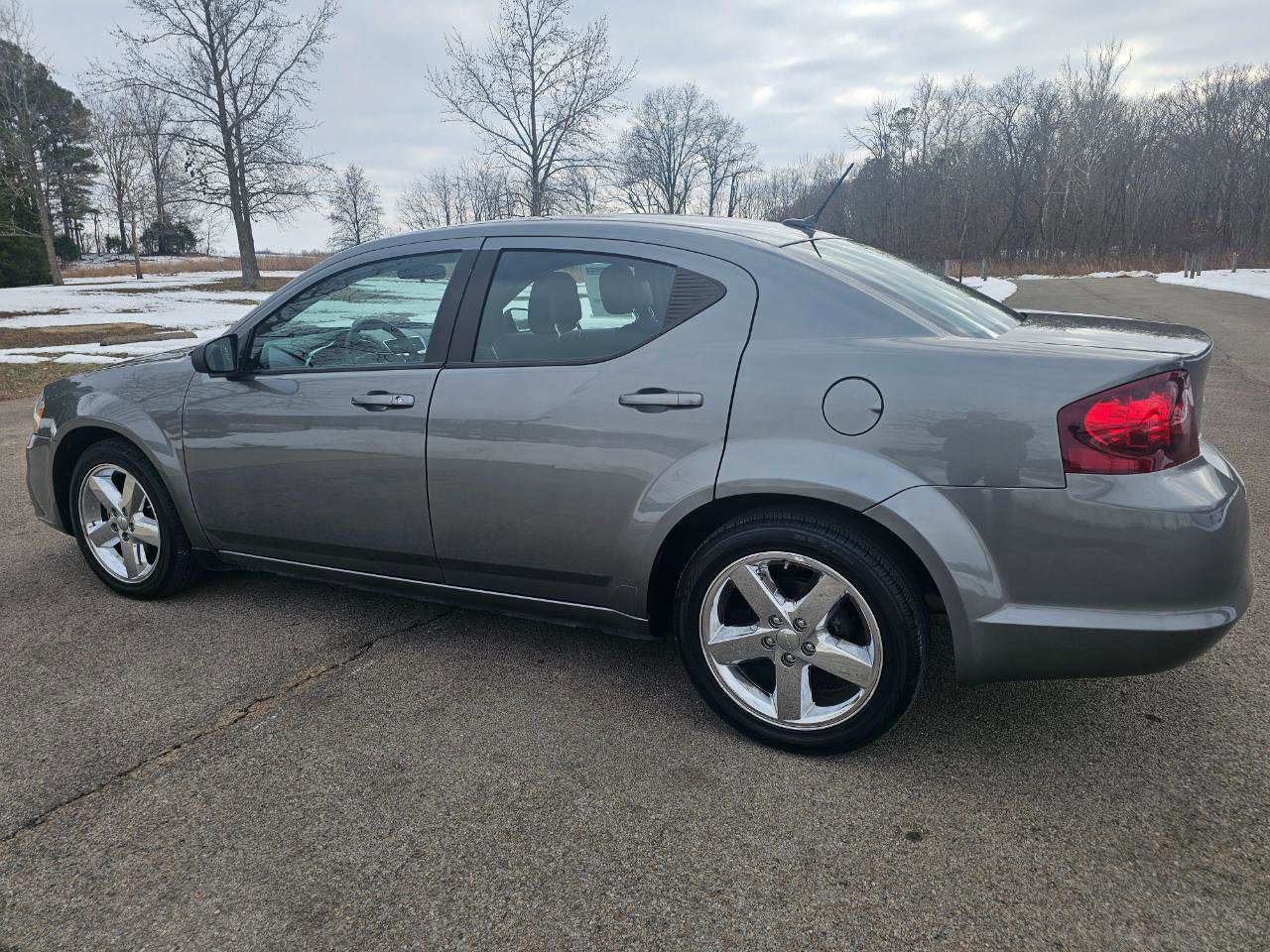 Used 2013 Dodge Avenger SE image 9