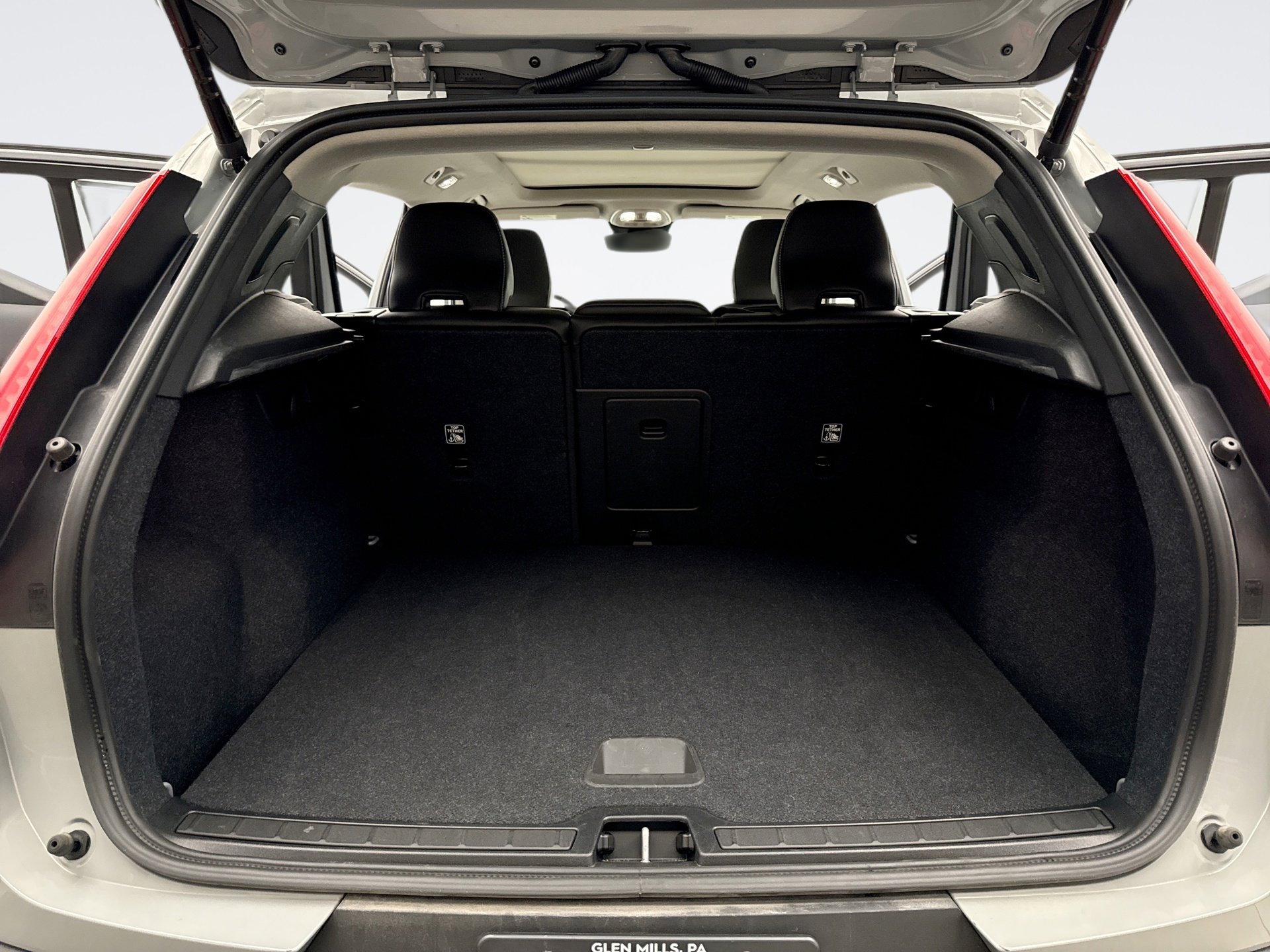 Used 2025 Volvo XC40 B5 Core image 22