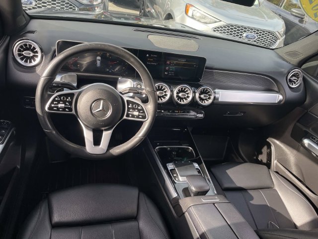 Used 2020 Mercedes-Benz GLB 250 4MATIC w/ Premium Package image 17