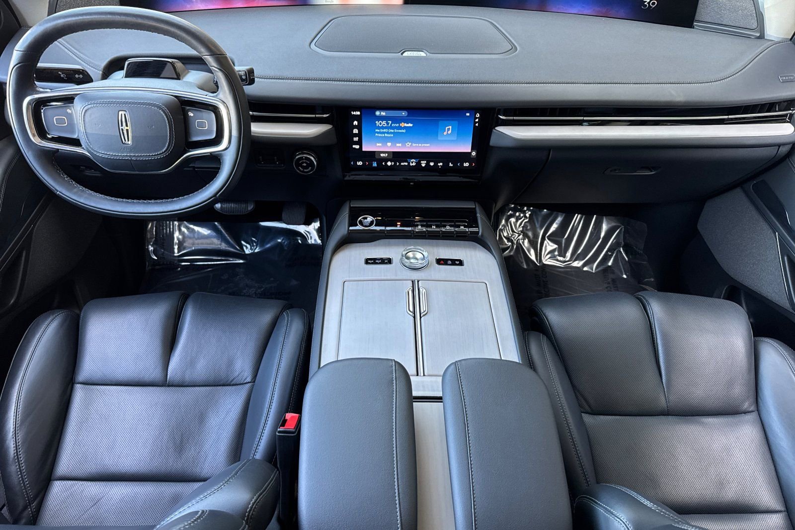 Certified 2025 Lincoln Navigator L Reserve image 13