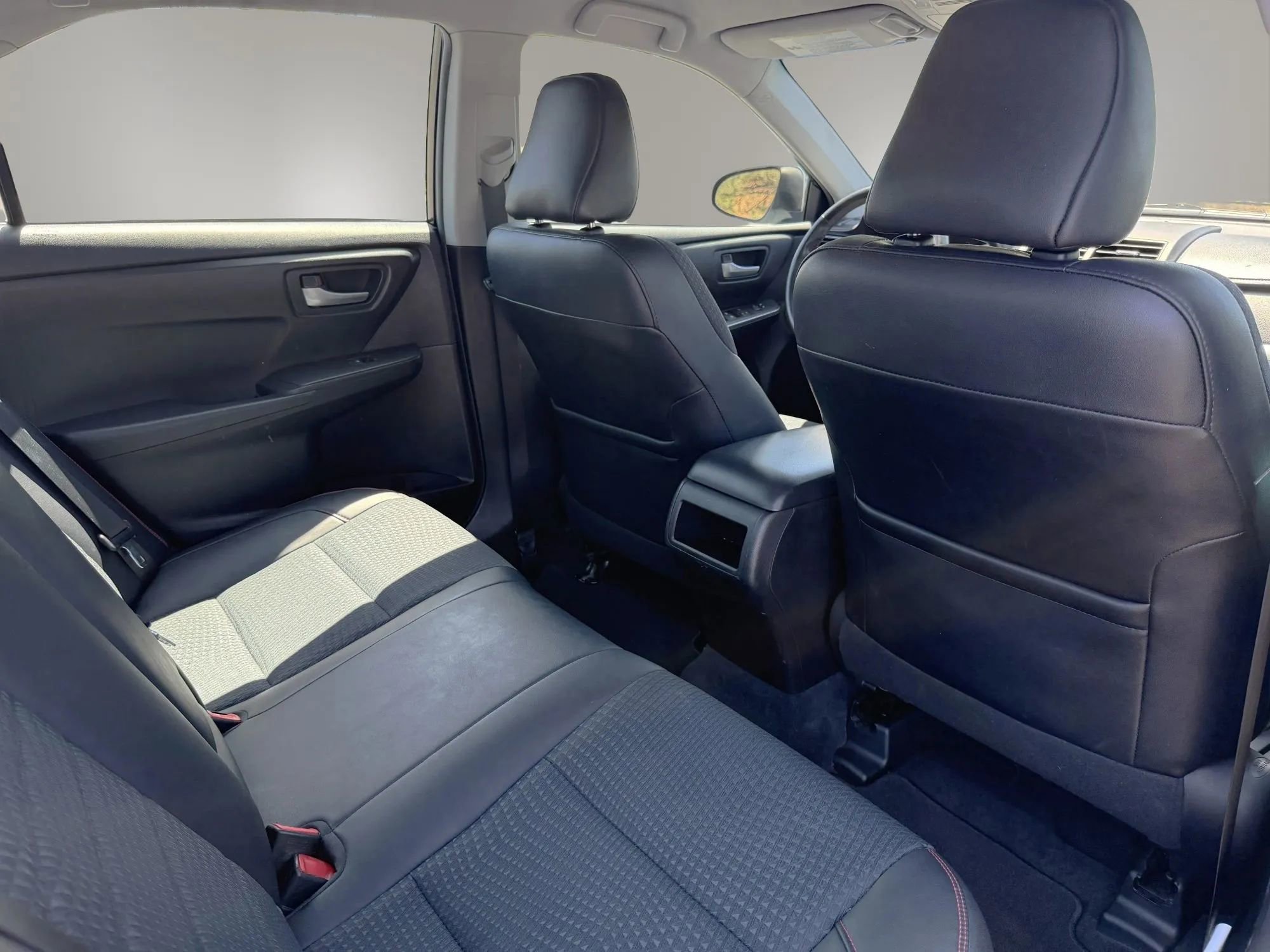 Used 2015 Toyota Camry SE FWD image 36