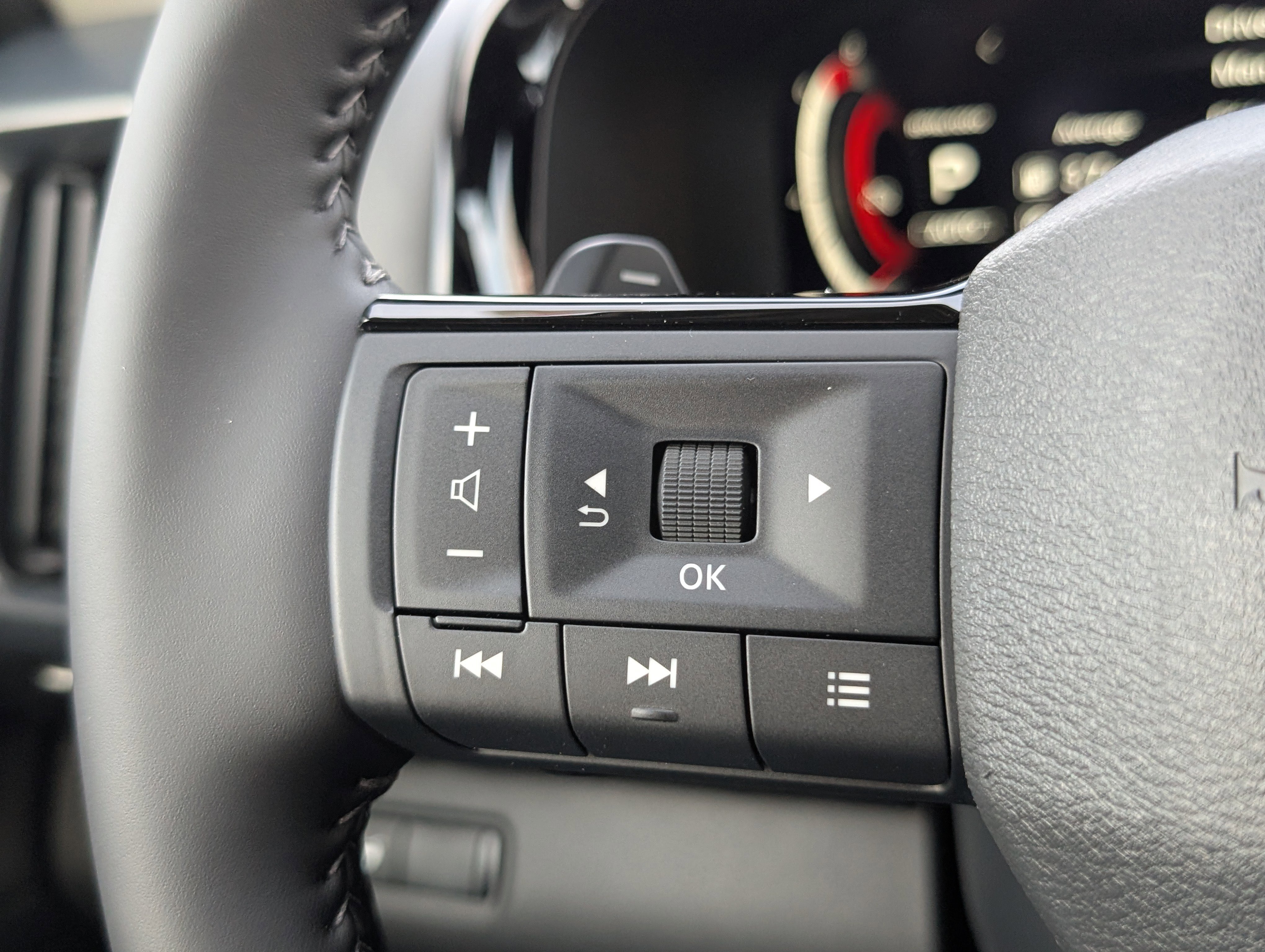 New 2026 Nissan Pathfinder SL AWD/4WD image 14
