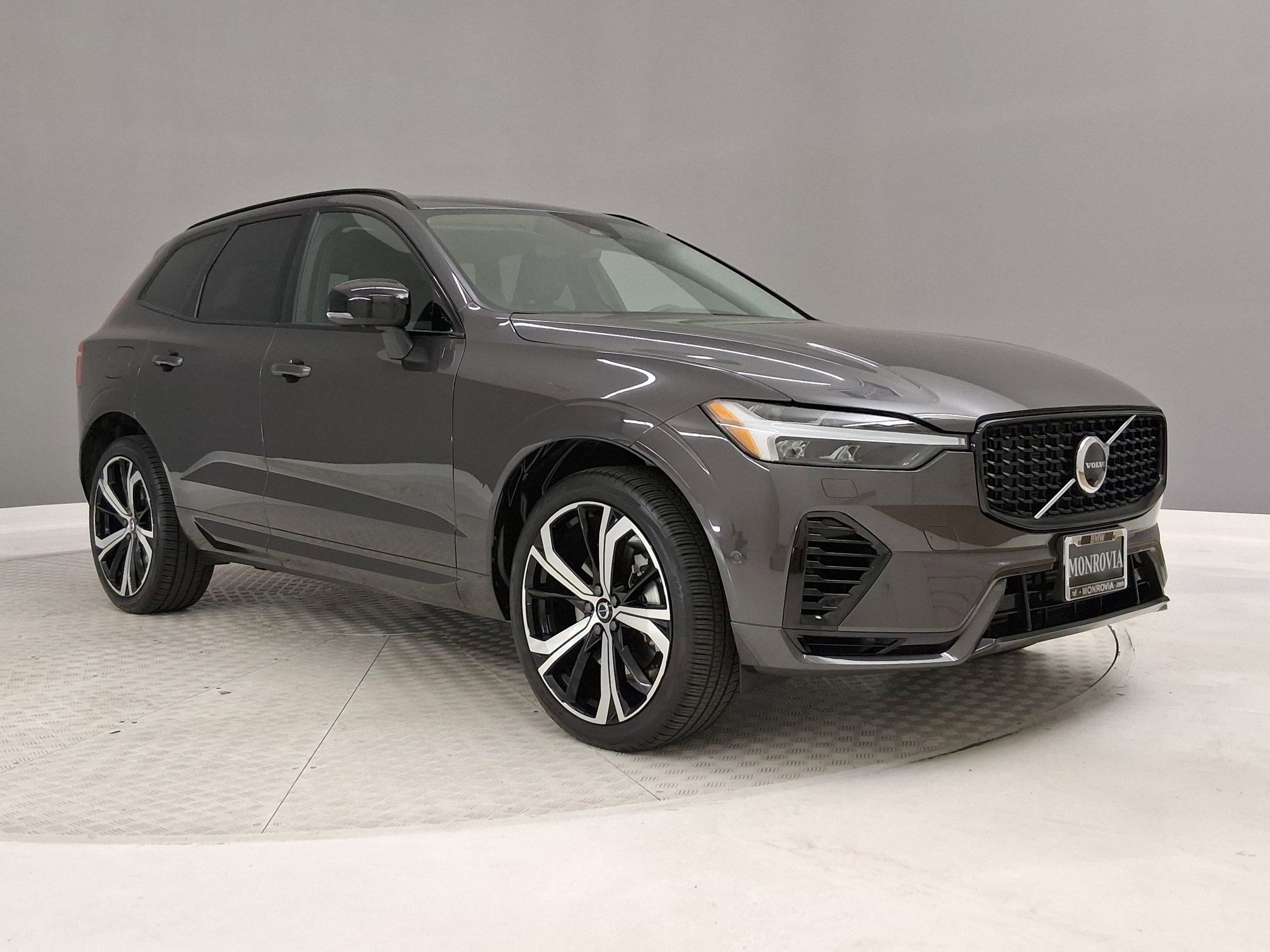 Used 2025 Volvo XC60 T8 Ultra w/ Protection Package Premier AWD/4WD image 5