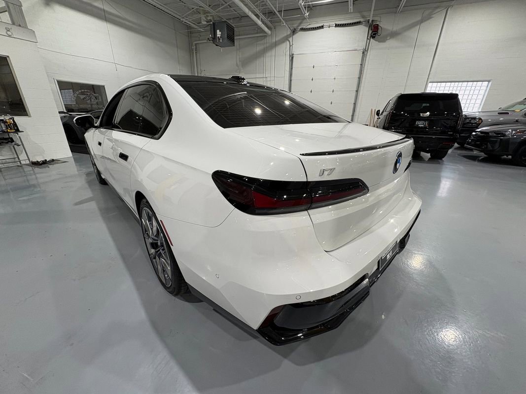 Used 2024 BMW i7 xDrive60 image 5