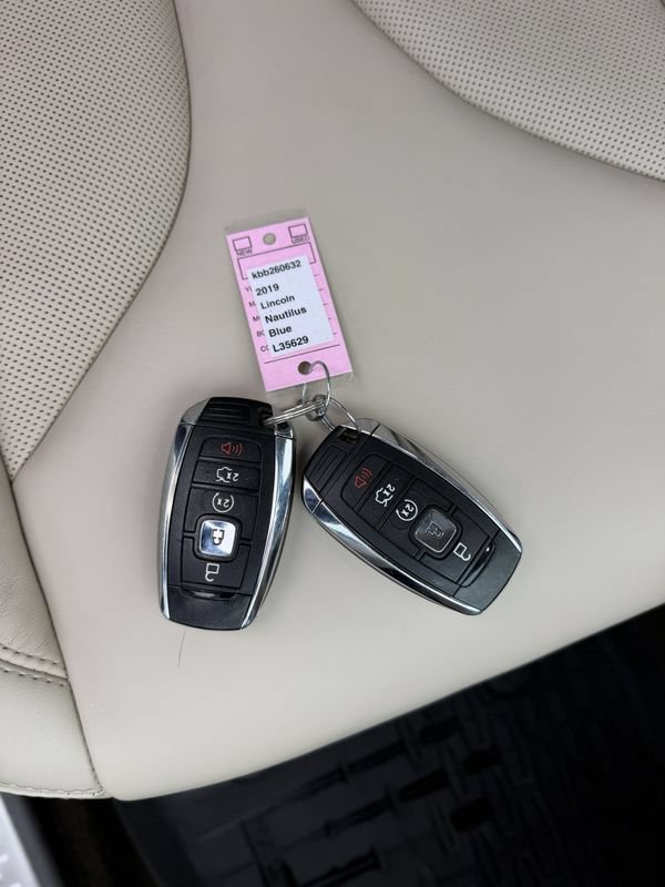 Used 2019 Lincoln Nautilus Select AWD/4WD image 38