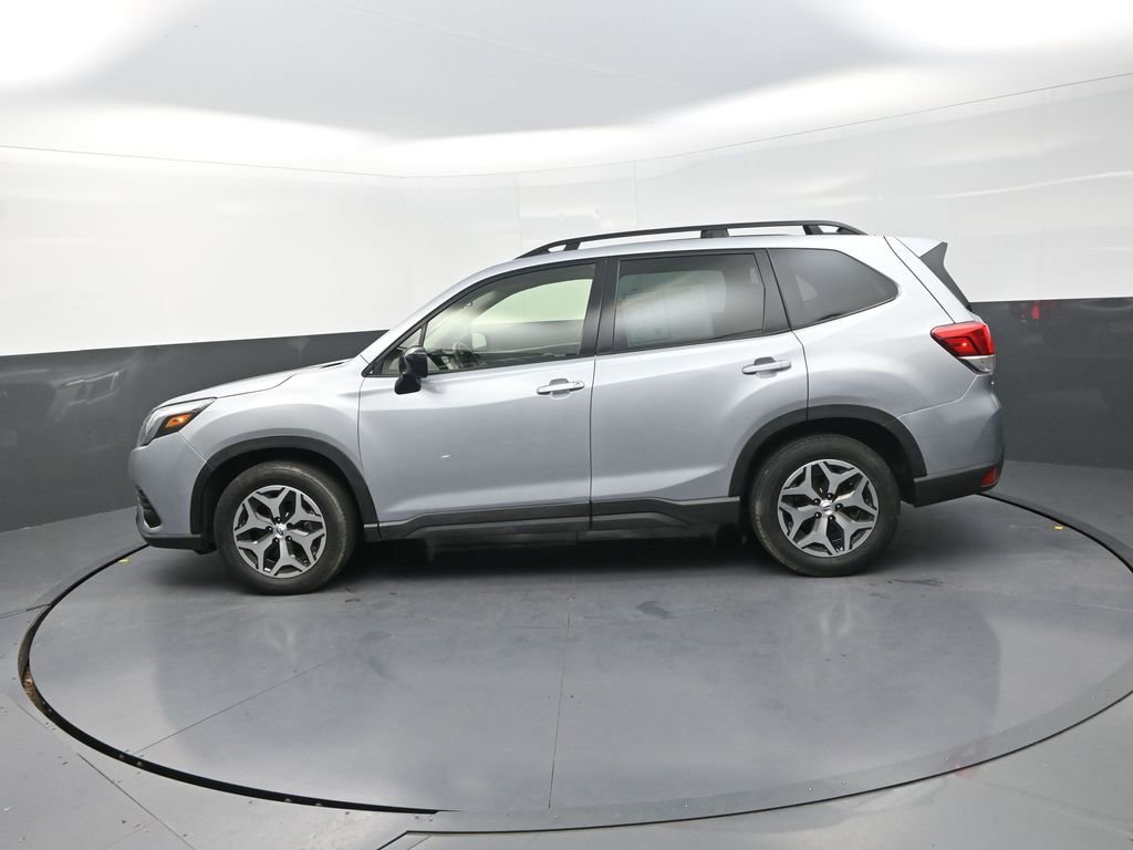 Used 2023 Subaru Forester Premium image 6