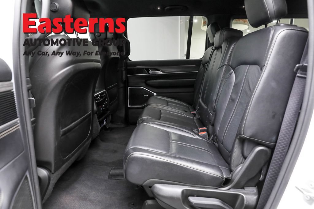 Used 2023 Jeep Wagoneer Series III w/ Preferred Equipment Group RWD image 19