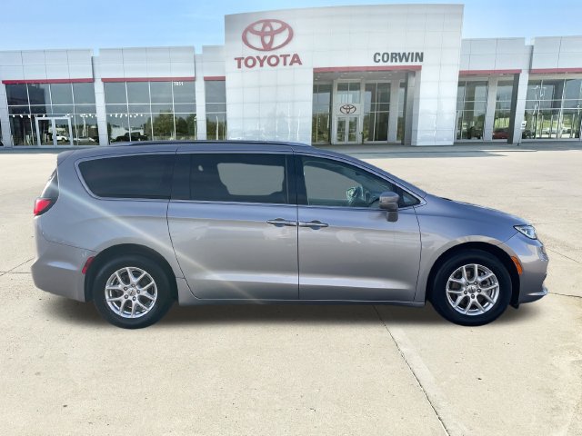 Used 2021 Chrysler Pacifica Touring-L FWD image 6