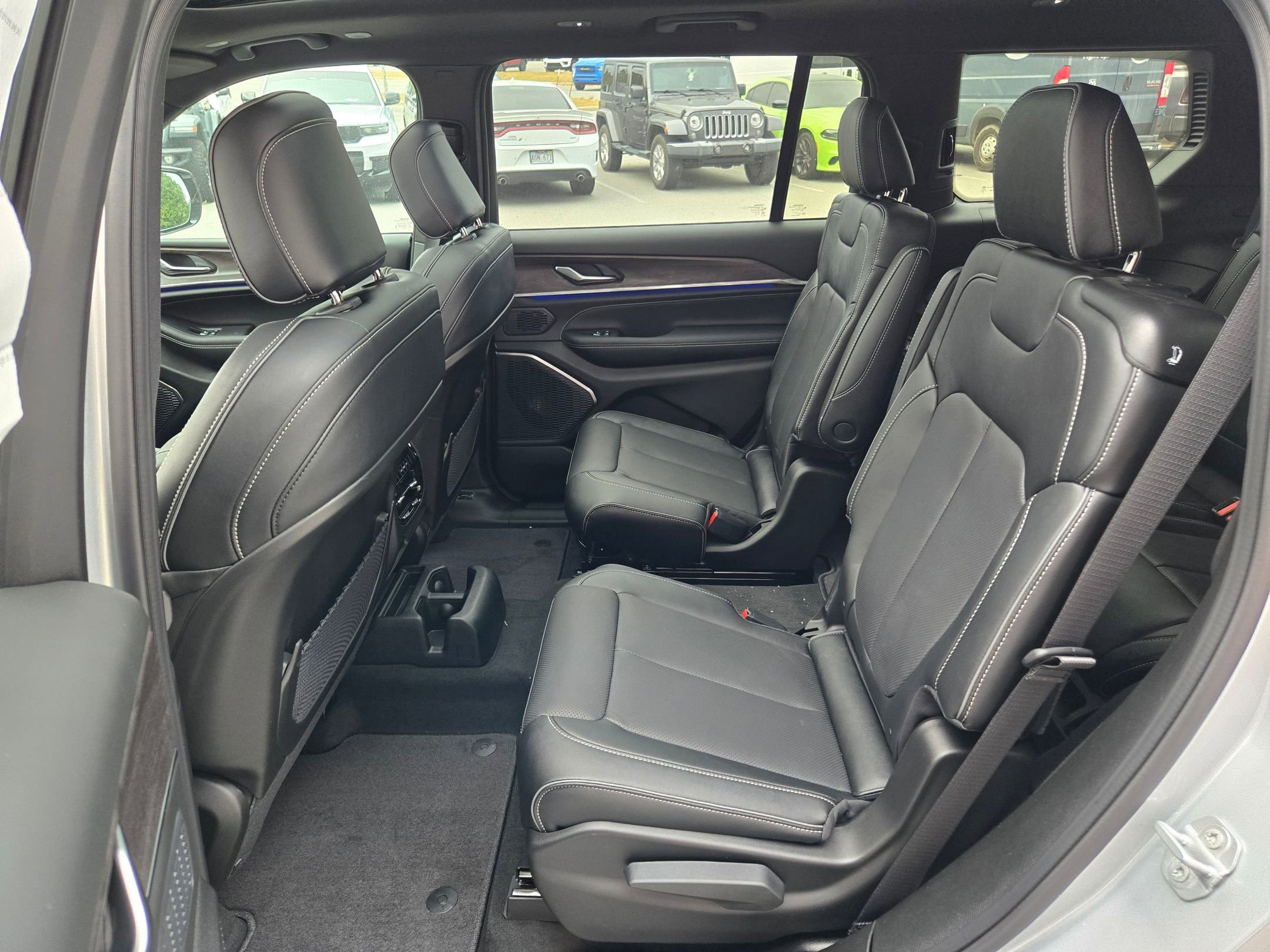 New 2025 Jeep Grand Cherokee L Overland image 23