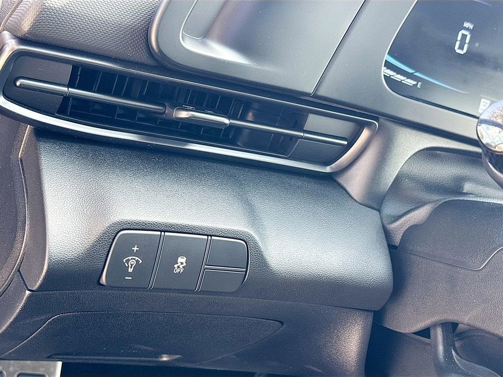 Certified 2025 Hyundai Elantra Sport image 10
