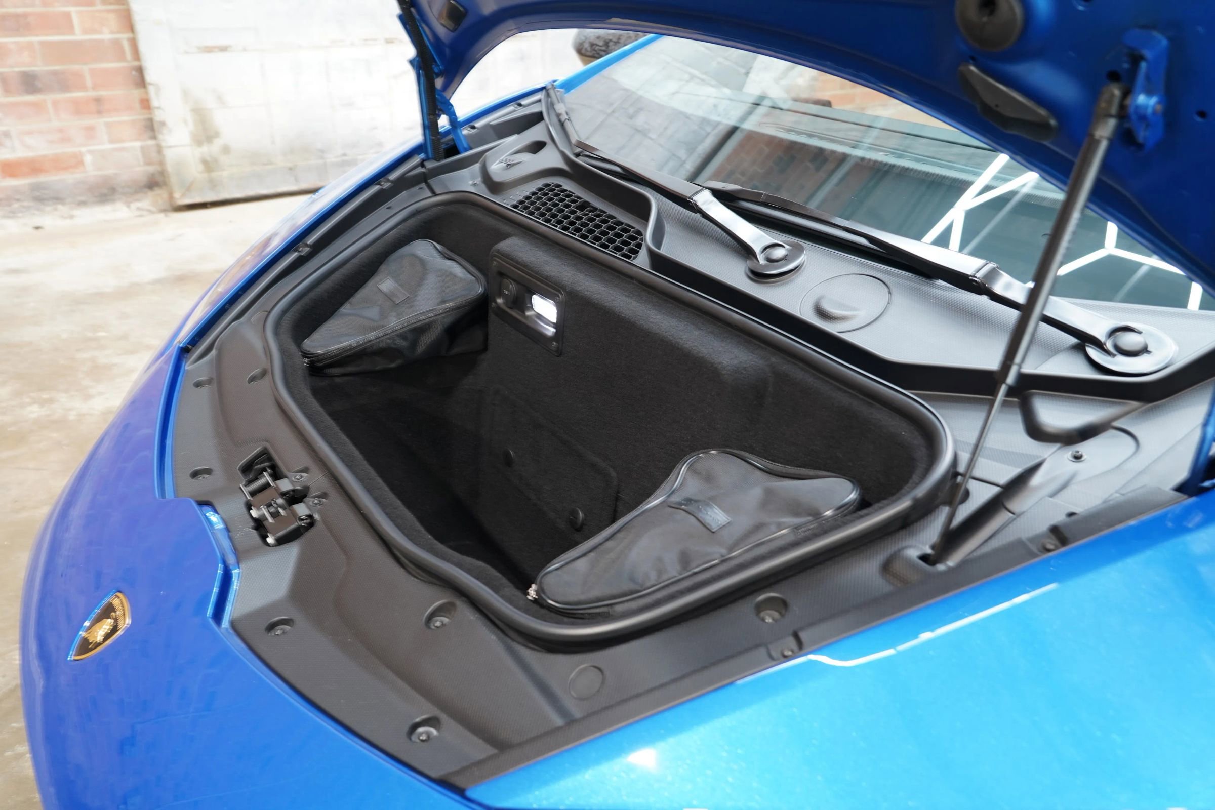Used 2020 Lamborghini Huracan EVO image 34