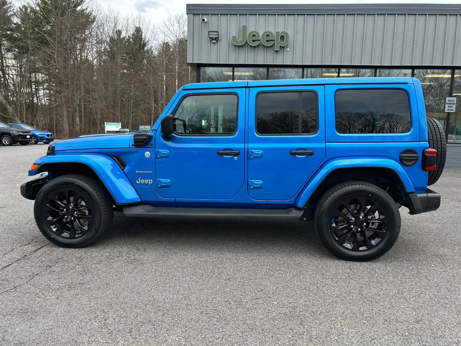 Used 2023 Jeep Wrangler Sahara w/ Cold Weather Group image 8