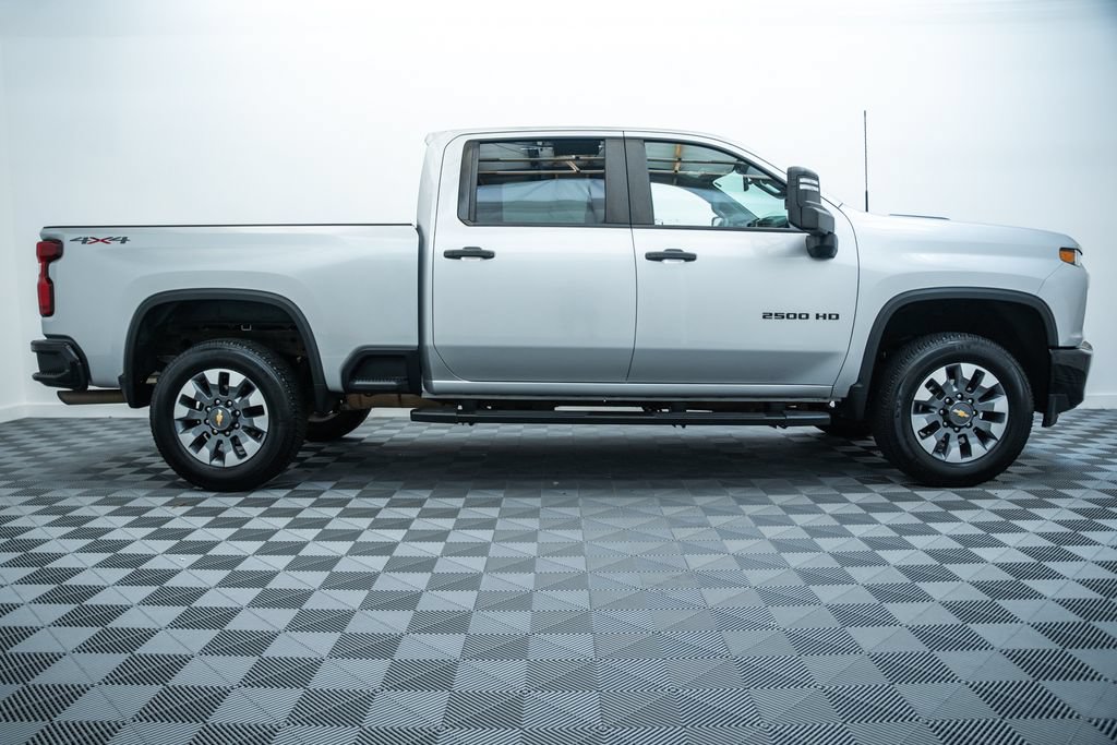 Used 2022 Chevrolet Silverado 2500 Custom w/ Custom Value Package AWD/4WD image 4