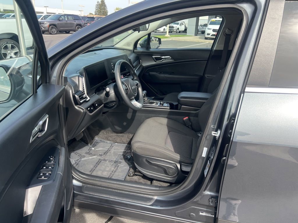 Used 2025 Kia Sportage LX FWD image 15