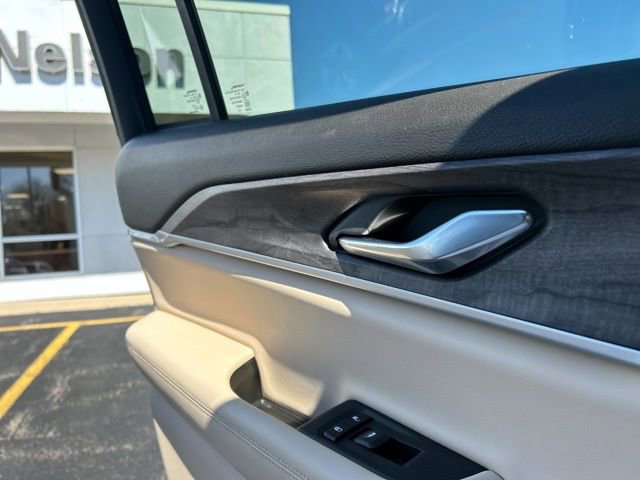 Used 2024 Jeep Grand Cherokee Limited w/ Black Appearance Package image 31