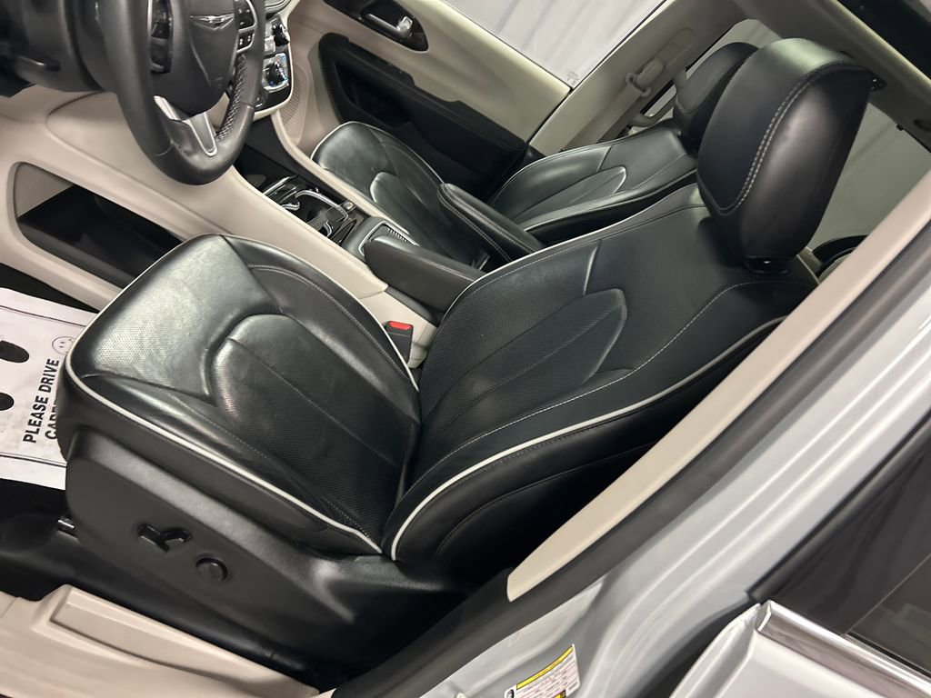 Used 2024 Chrysler Pacifica Limited image 12