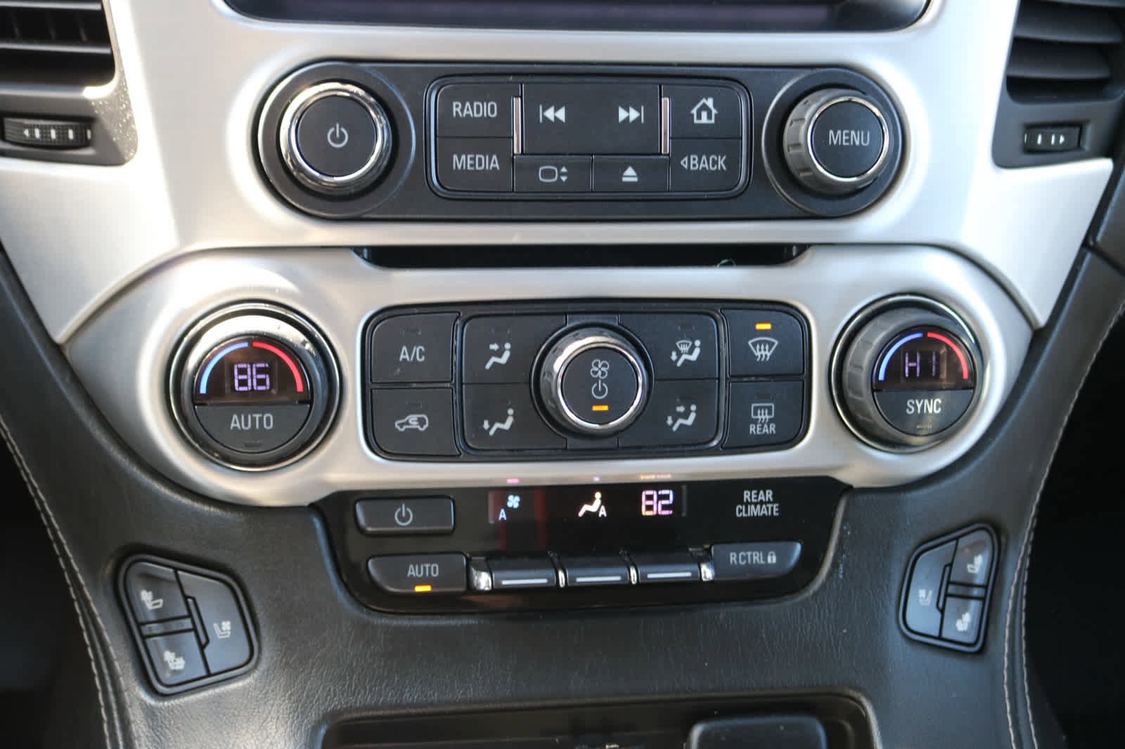 Used 2017 GMC Yukon XL SLT image 17
