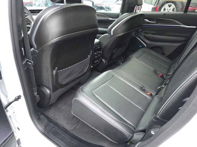 Used 2023 Jeep Grand Cherokee Overland w/ Luxury Tech Group IV AWD/4WD image 21