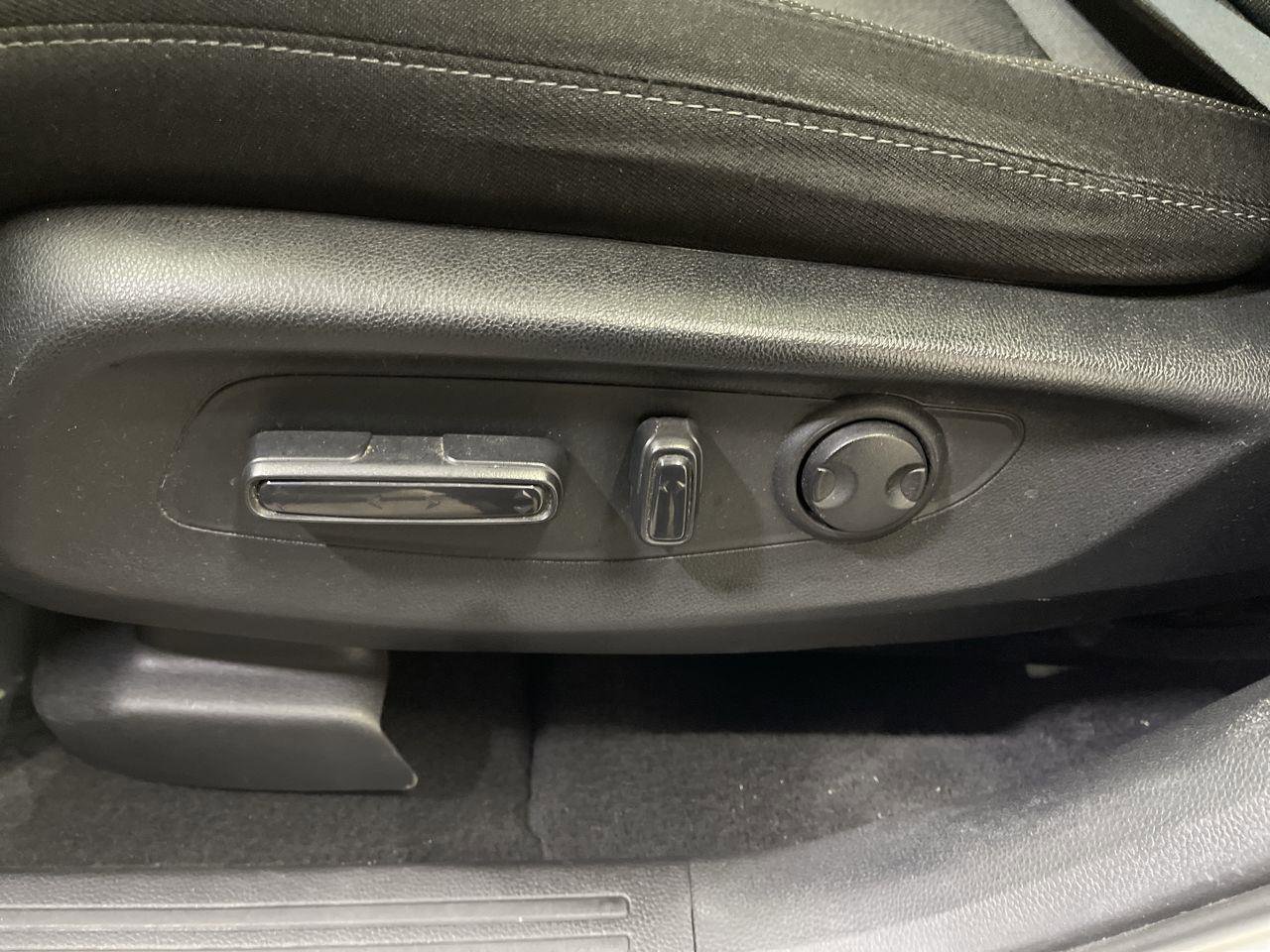 Certified 2025 Honda CR-V EX image 12