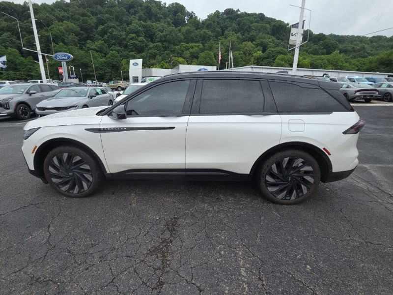 Used 2025 Lincoln Nautilus Reserve w/ Jet Appearance Package AWD/4WD image 4