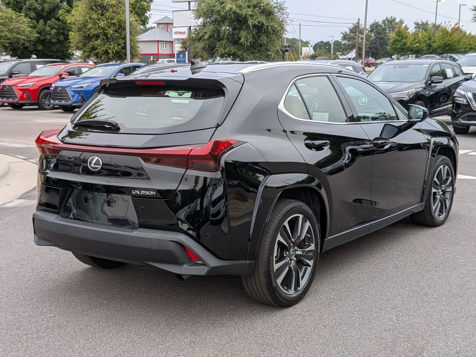 Used 2023 Lexus UX 250h FWD w/ Premium Package image 3