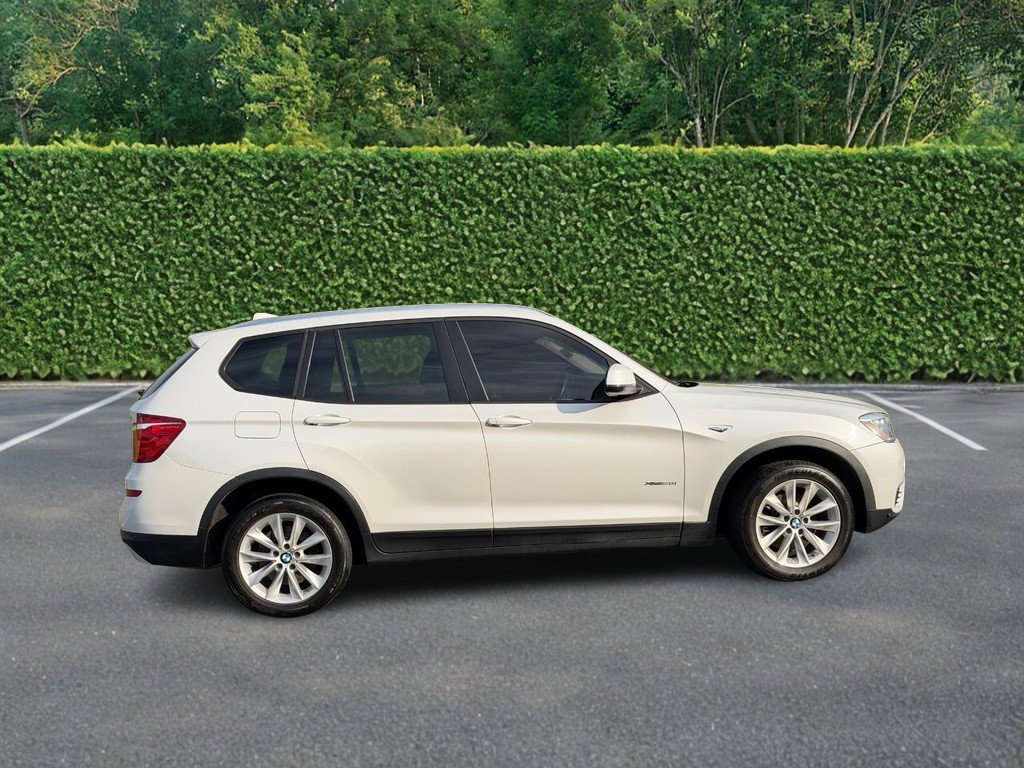 Used 2017 BMW X3 xDrive28i image 2