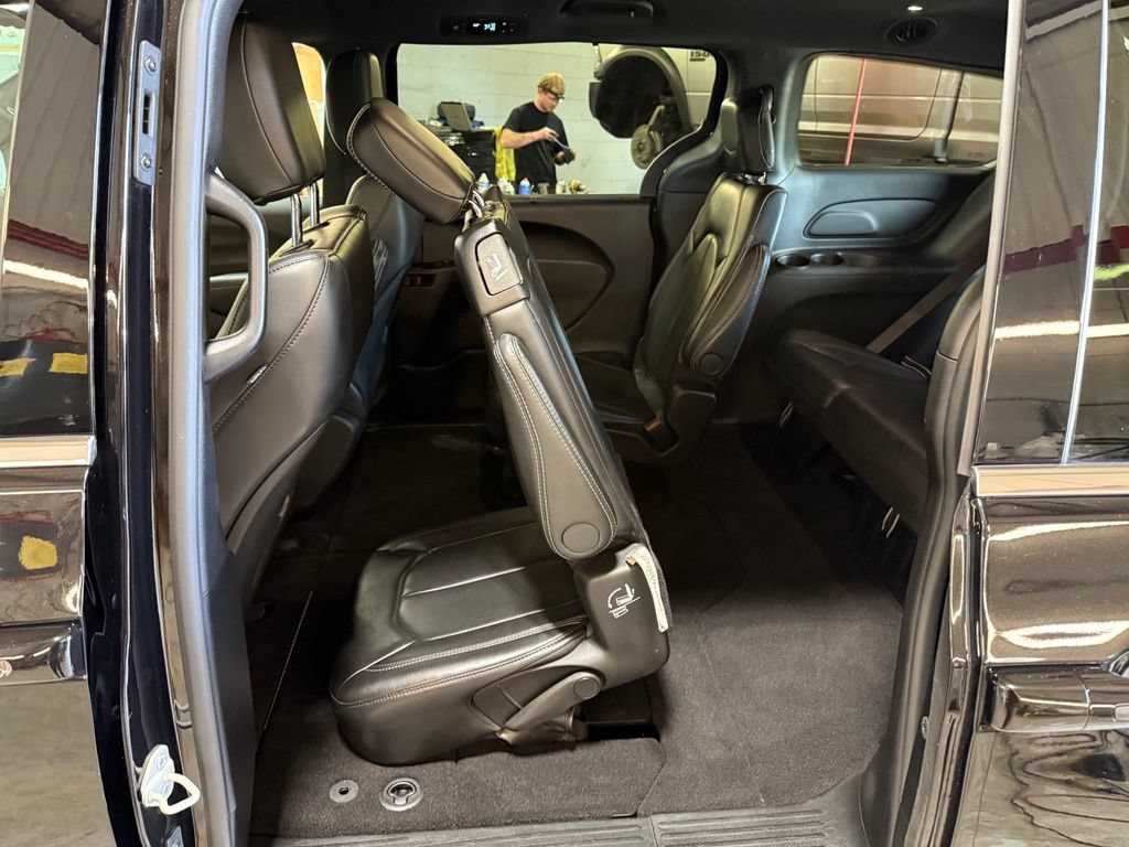 Used 2026 Chrysler Pacifica Select FWD image 27