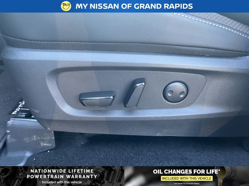 New 2026 Nissan Pathfinder SL w/ SL Premium Package AWD/4WD image 12