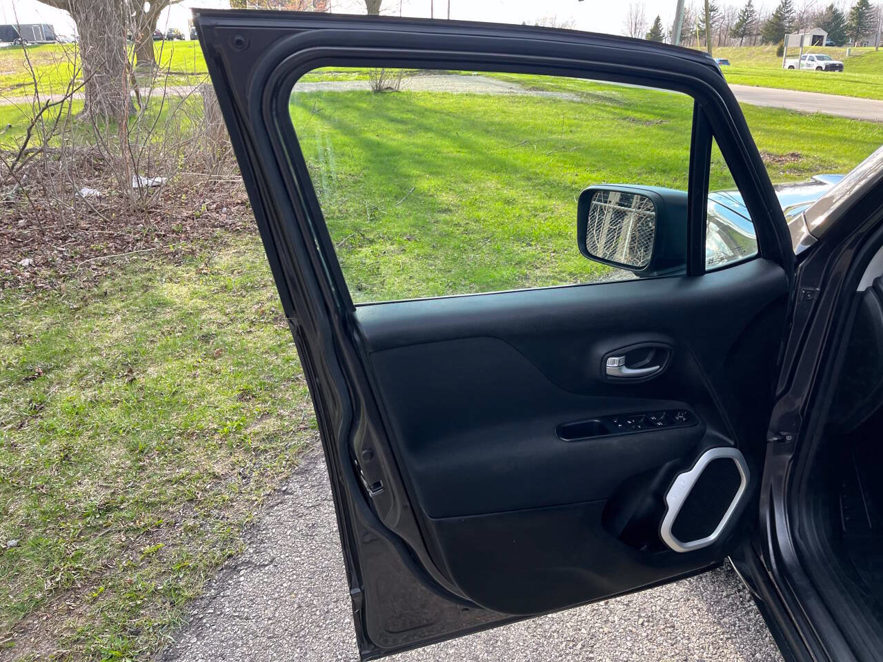 Used 2019 Jeep Renegade Sport w/ Sport Appearance Group AWD/4WD image 10