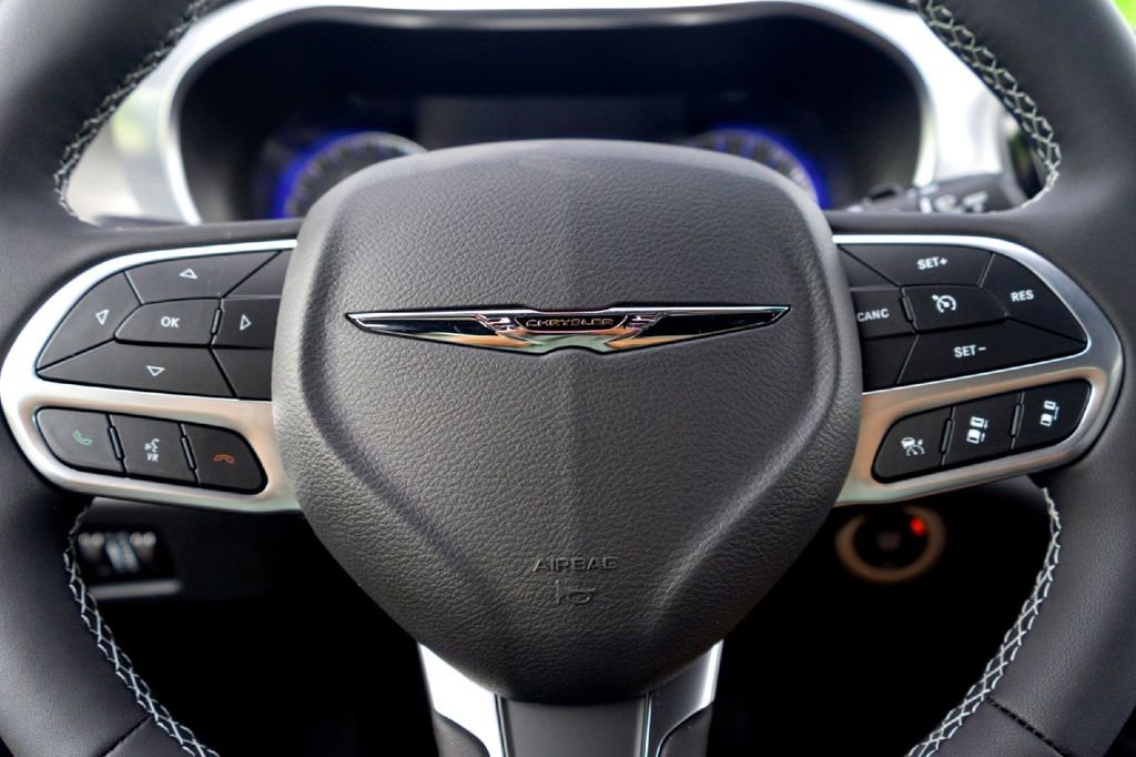 New 2026 Chrysler Pacifica Limited FWD image 12