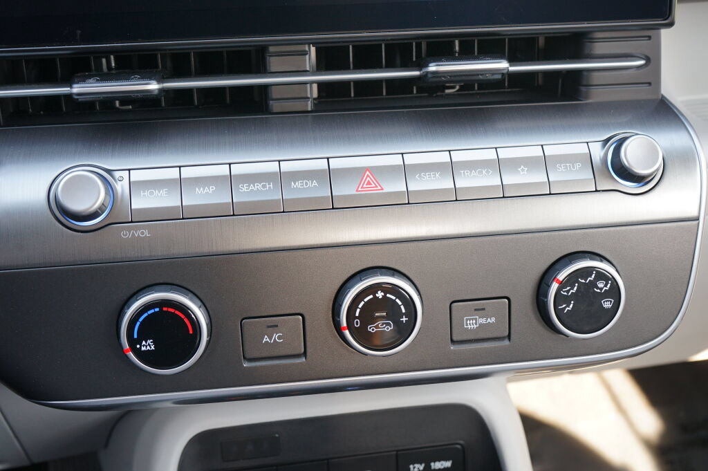 Certified 2025 Hyundai Kona SE FWD image 24