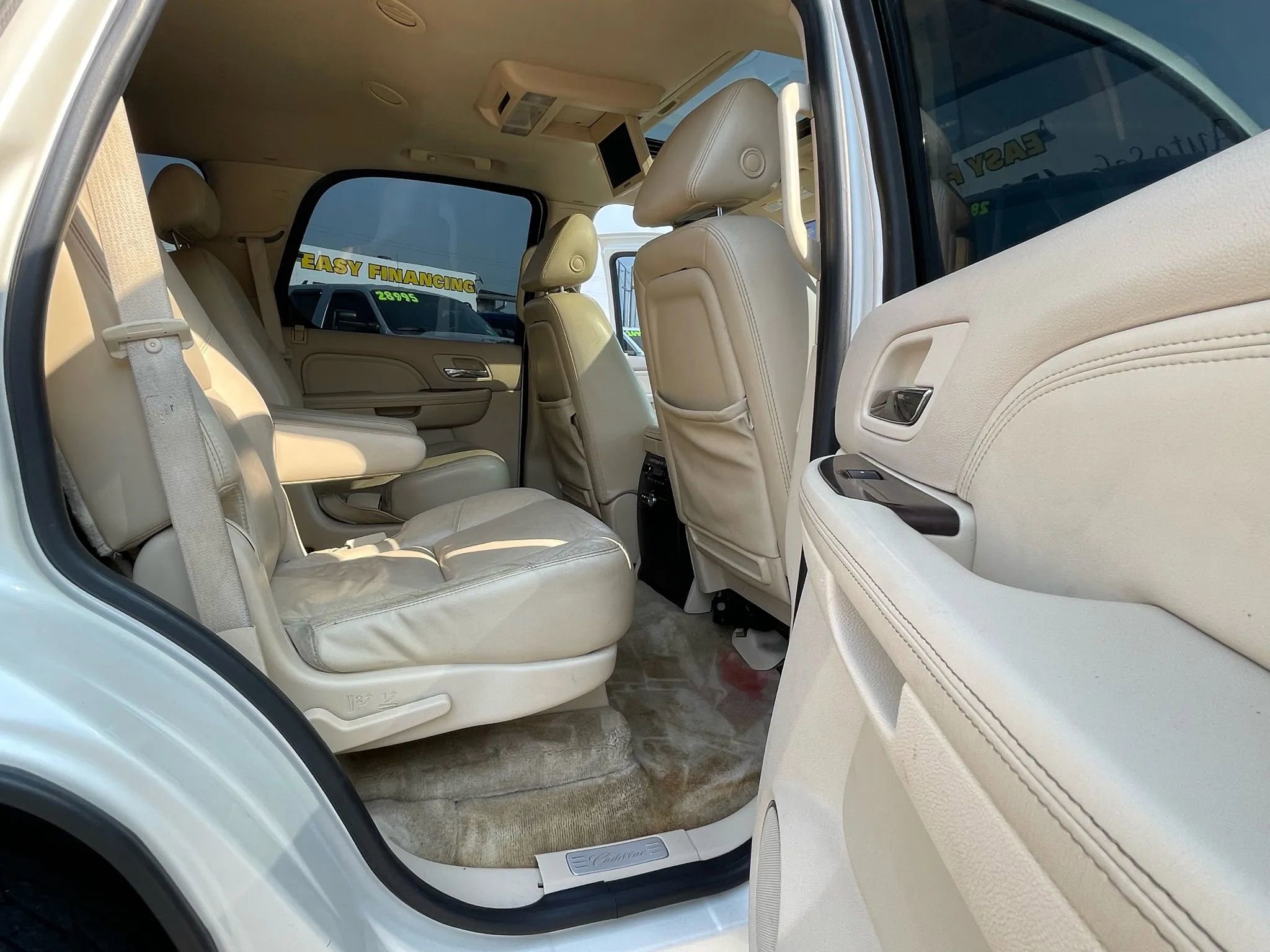 Used 2007 Cadillac Escalade AWD w/ Climate Package image 13