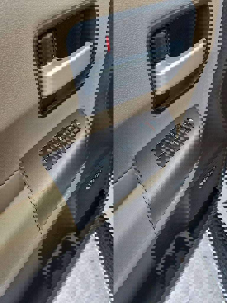 Used 2011 Toyota Sequoia Limited image 12