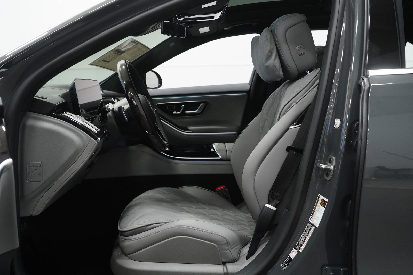 New 2026 Mercedes-Benz S 580 4MATIC Sedan image 2