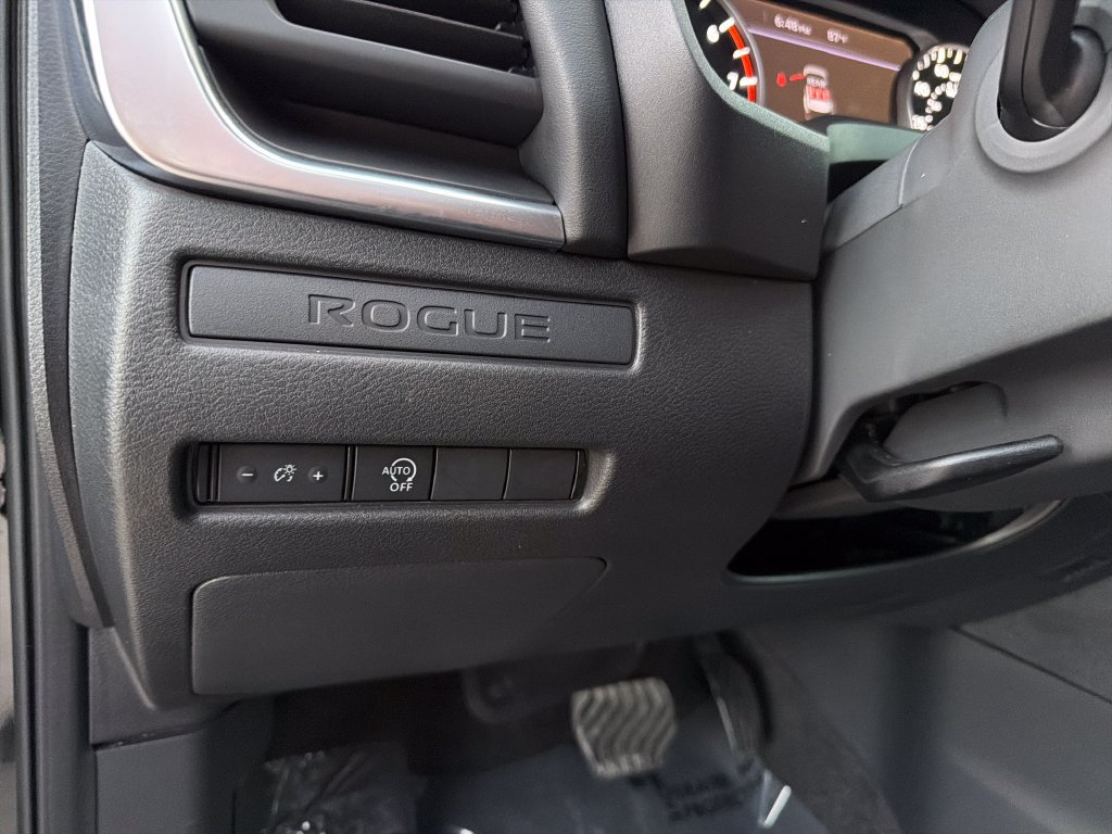 Used 2025 Nissan Rogue S FWD image 16