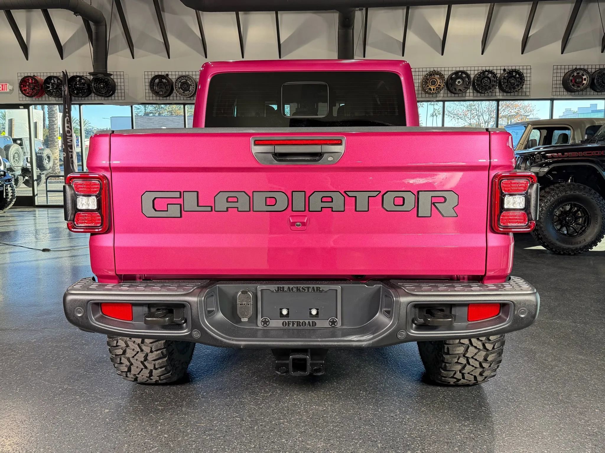 Used 2024 Jeep Gladiator Rubicon AWD/4WD image 10
