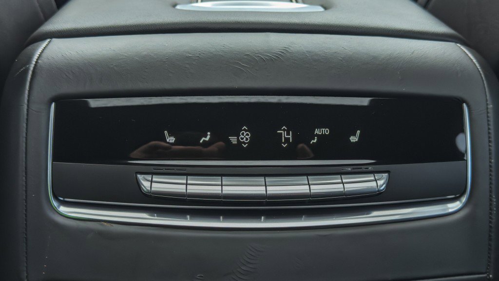 Used 2022 Cadillac Escalade ESV Sport Platinum w/ Heavy-Duty Trailer Package image 28