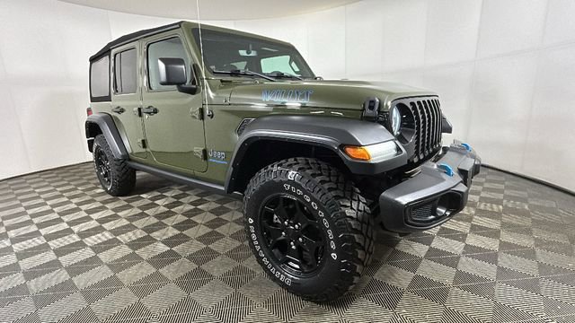 Used 2023 Jeep Wrangler Unlimited w/ 8.4" Radio Group AWD/4WD video 2
