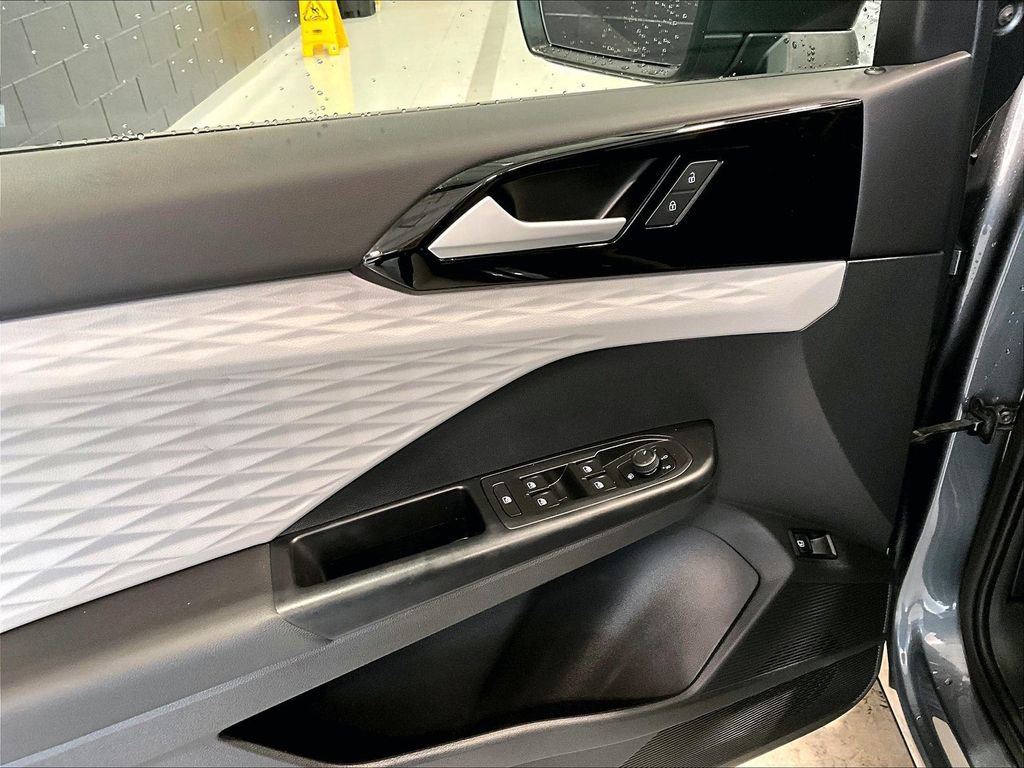 Used 2022 Volkswagen Taos S w/ IQ Drive S Package image 11