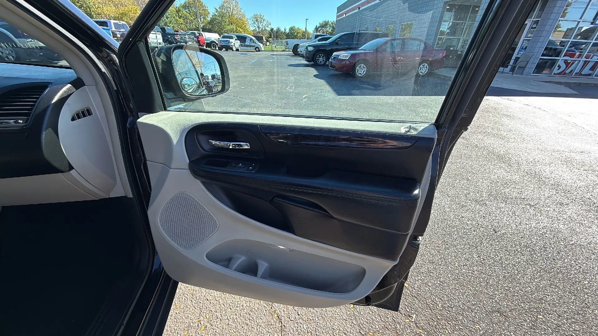 Used 2012 Dodge Grand Caravan Crew image 22