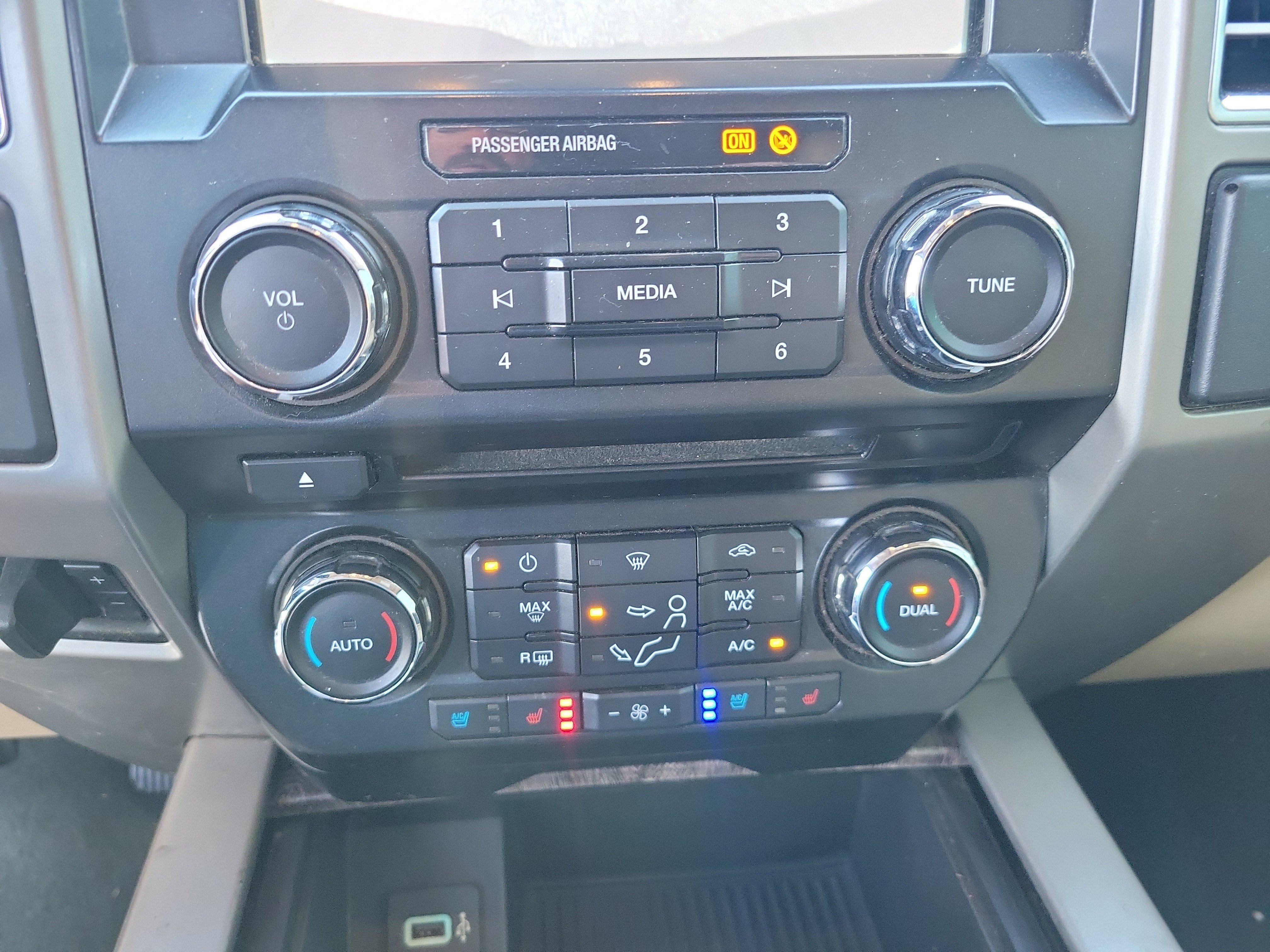 Used 2017 Ford F250 Lariat w/ Lariat Ultimate Package AWD/4WD image 17