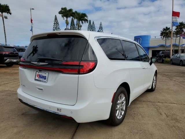 New 2026 Chrysler Pacifica Select image 4