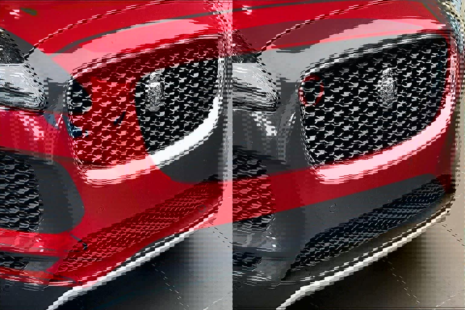 Used 2019 Jaguar E-PACE S image 33